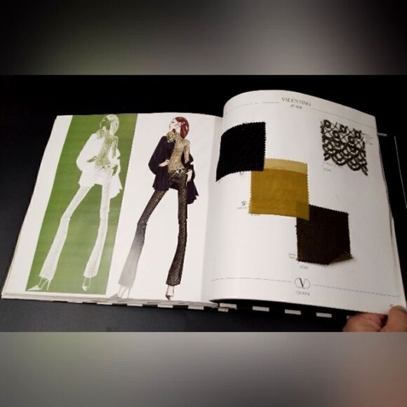 Valentino Atelier 2001- 2002 Fashion Book Catalog - Picture 7 of 16